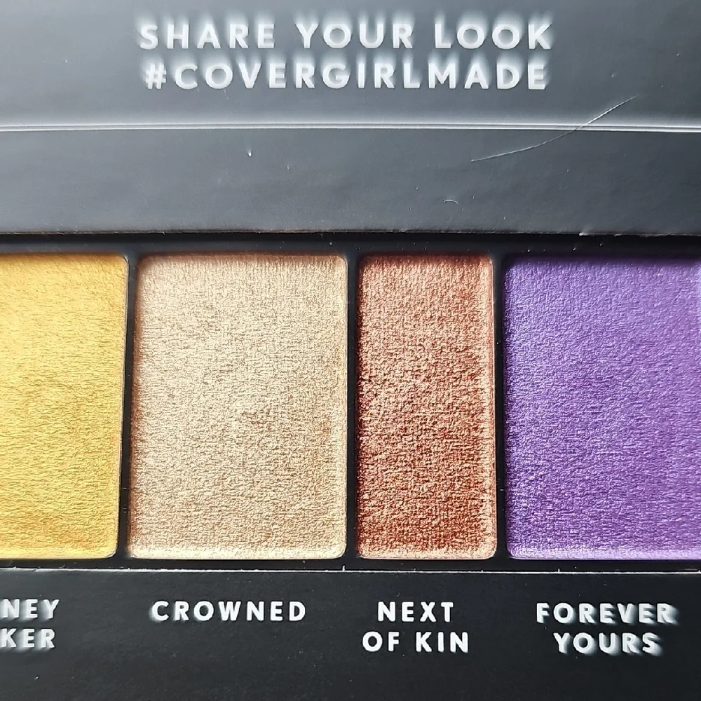 New COVERGIRL Reign Eyeshadow Palette Royalty Collection Queen Smokey Eyeshadow